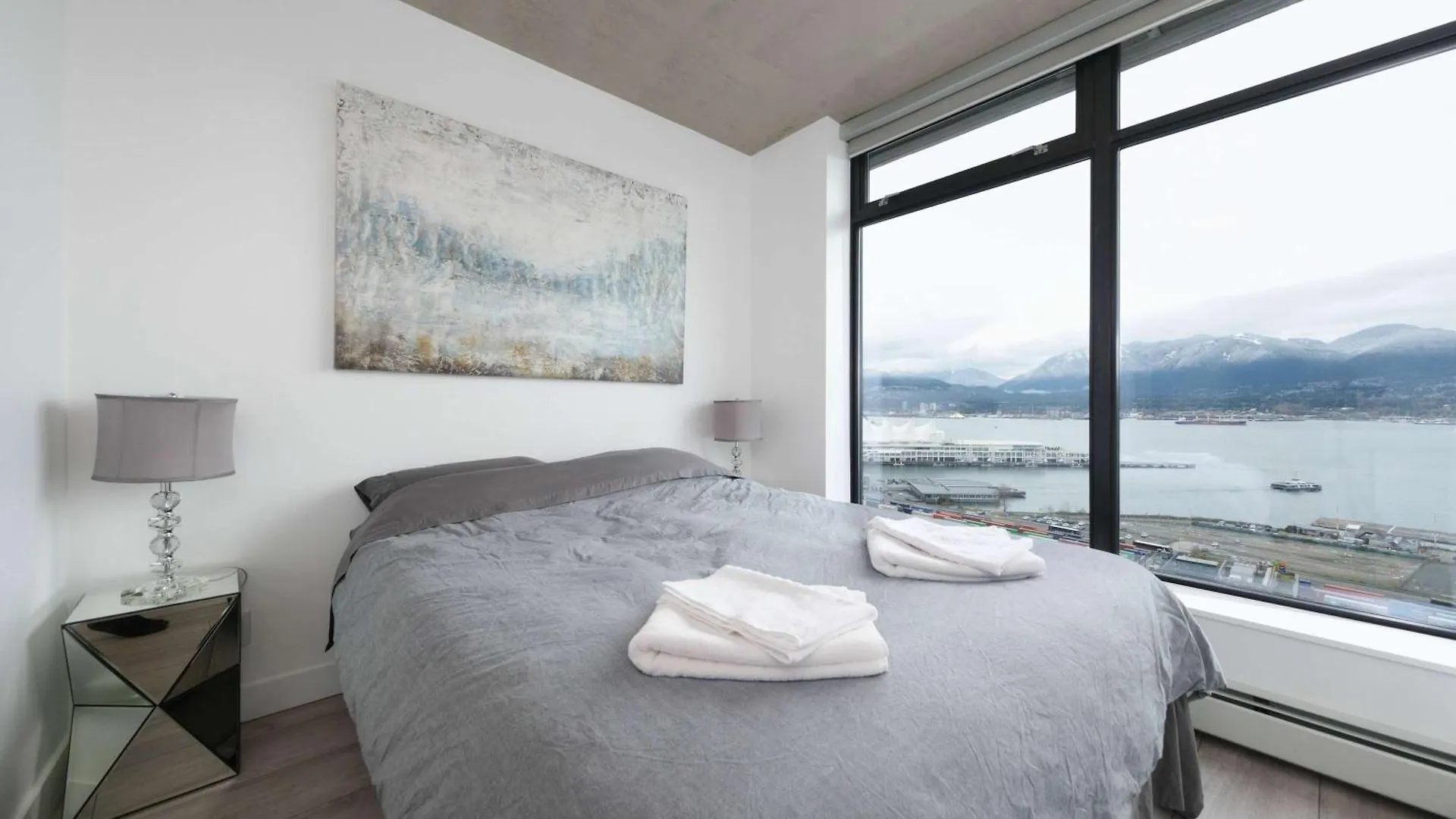 Modern Downtown Apartment With Stunning Water Views Vancouver Canada