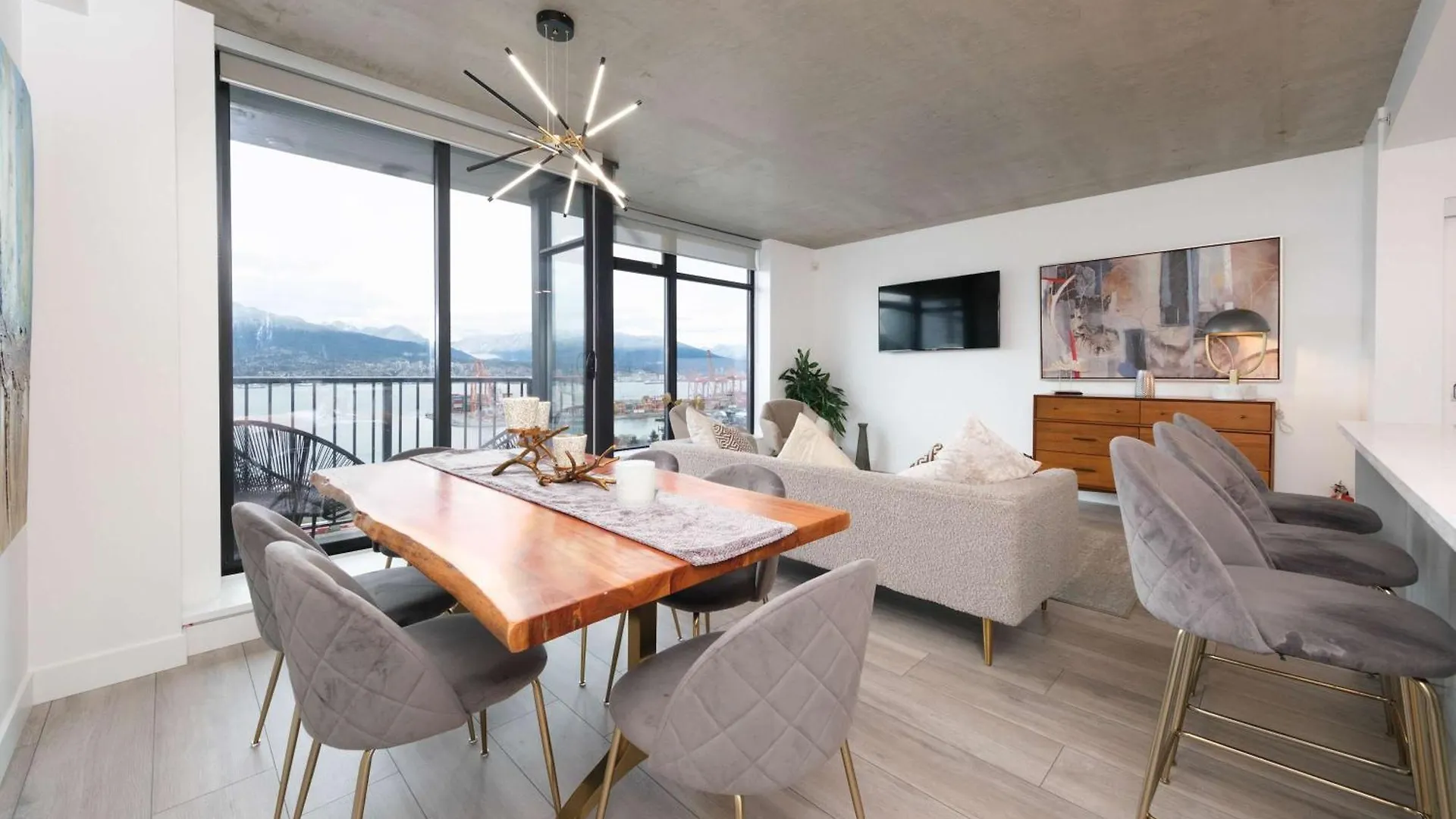 Modern Downtown Apartment With Stunning Water Views Vancouver Canada