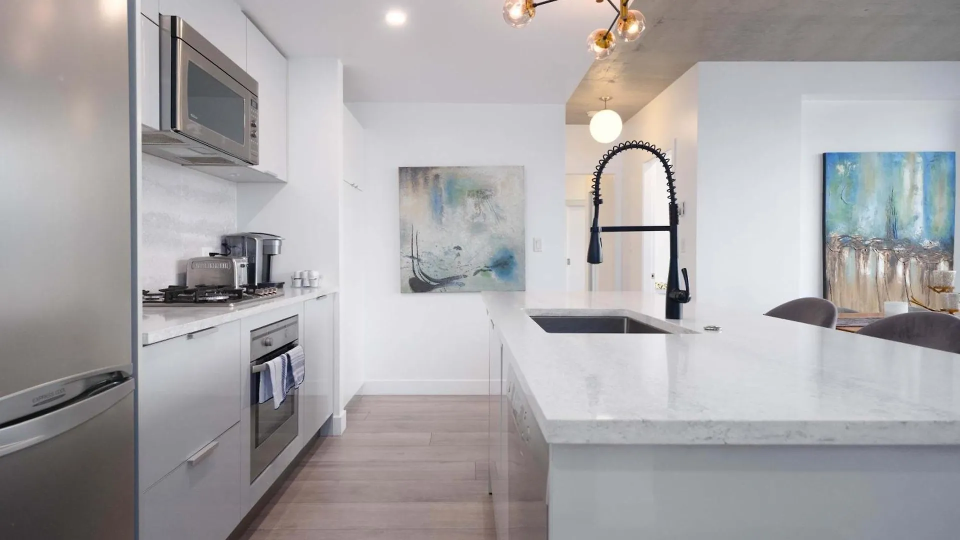 Modern Downtown Apartment With Stunning Water Views Vancouver Canada