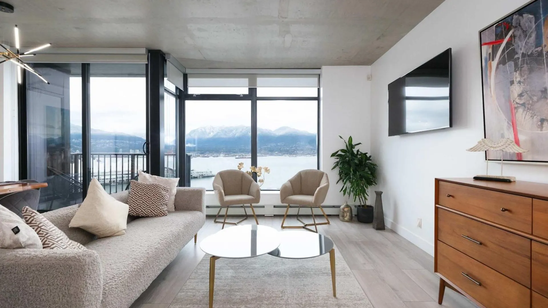 Modern Downtown Apartment With Stunning Water Views Vancouver